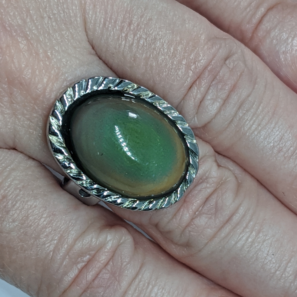 Vintage Adjustable Ring w Yellow/ Green Cabochon